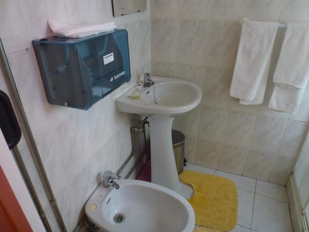Hospedaria D. Damélio Lisboa Extérieur photo